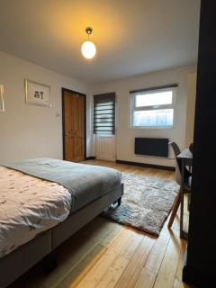 One bedroom basement flat - 6