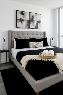 Upscale 1 Bed & Den Downtown Toronto - 7