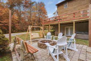 Luxury Spacious Cabin Hot Tub, Theater, 5 Acres in Hocking Hills - 6