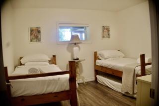 Serendipity 5 BR Waterfront 4 Seasons, Hot Tub, Firepit, Close to Ski HIll - 3