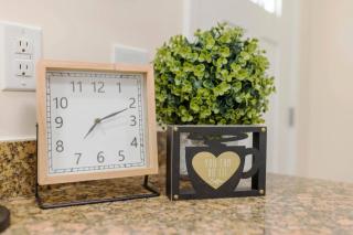 Renovated 2BR *Central Location* - 7