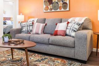 Renovated 2BR *Central Location* - 5