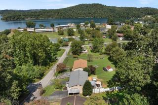 Steps from Boone Lake! 3BR home with hot tub - 5