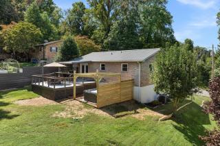 Steps from Boone Lake! 3BR home with hot tub - 1
