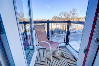 Luxury 2 Queen Beds Suite with Private Bathroom near Downsview Park Subway easy access Downtown - 4th floor walk up and shared kitchen - Toronto - 5