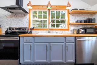 Remodeled 1920s Charmer Near ETSU, JCMC & Downtown - 4