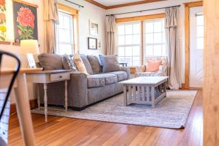 Remodeled 1920s Charmer Near ETSU, JCMC & Downtown - 5