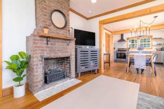 Remodeled 1920s Charmer Near ETSU, JCMC & Downtown - 1