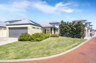 Two-Storey Lakeview Retreat at Dunsborough Lakes - 4