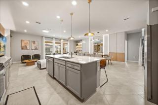 10 Bedrooms 8 Bathrooms Windsor Cay 15770 Cc - 3