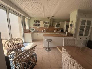 Grand logement à La Tranche-sur-Mer pour 10 personnes - FR-1-194-298 - 6