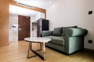 Spacious 2BR Apt Pools Beach Shuttle S6409 - 7