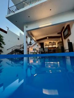 Hotel 305 - 8