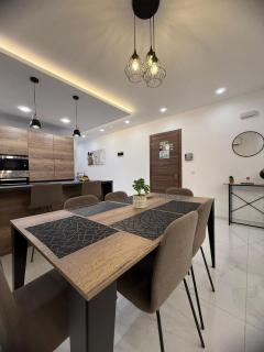 Comfortable Apartment with Private Outdoor Area, Sleeps 6, 10-Minute Walk to the Beach - 5