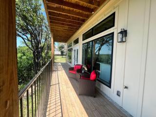 3b/3b River Townhome A for 6, Steps Gruene Hall - 2
