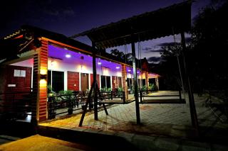 Rainy Cloud Homestay - 1km Falls, Coffee Estate, Campfire, Home Food - 9