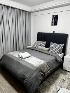 Urban Charm 2BR Apartment - 8