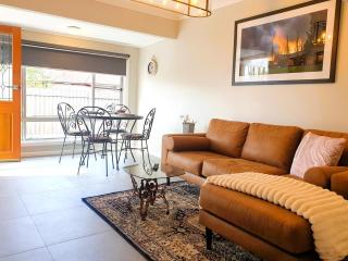 Armidale Cottage on Taylor unit 4 - 8
