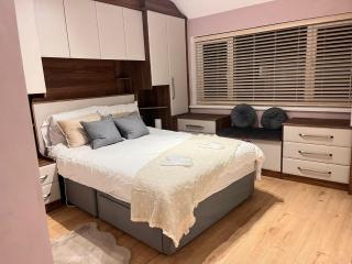 3Bedroom-Sleeps5-WiFi-SingleCarParking - 5