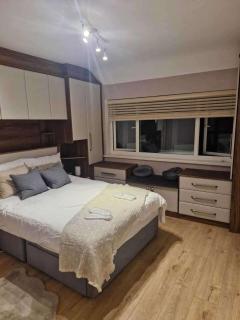 3Bedroom-Sleeps5-WiFi-SingleCarParking - 2