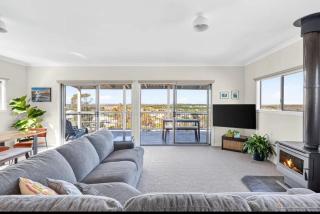 Coastal Comfort, views, woodfire and family space - 5