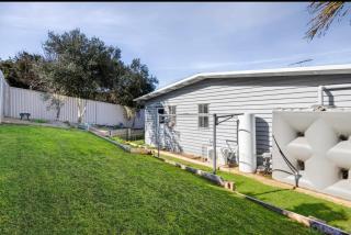 Coastal Comfort, views, woodfire and family space - 2