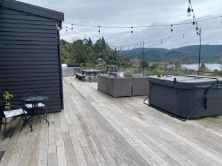 Secluded Lake Ōkāreka Studio Views, Spa, Deck in Rotorua - 9