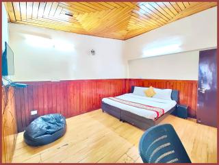 HOTEL You & Me Near Mall Road & NAINI LAKE - Free Wifi & Room Service With Parking Facilities - Hygiene and Spacious Room - The Best Hotel with Mountain Views - Best Hotel In Nainital - 4