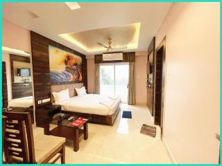 HOTEL RR INN - Near Sea Beach - Shree Jagarnath Temple - Restaurant & Lift Facilities - Fully Air Conditioning & Wi-Fi Facilities - WITH LUXUARY BALCONY ROOM - In Prime Location In PURI - 3