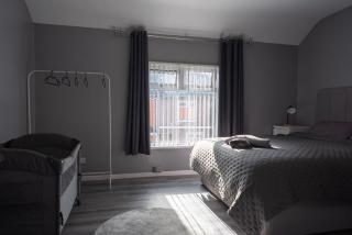 Caras Place , Falls Road - 4