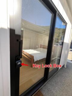 Ensuite Free parking Laundry Kitchenette No hob - 6