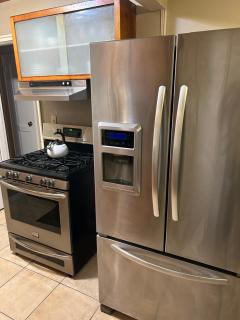 Charming 2 Bedroom One Block from UBS Arena! - 6