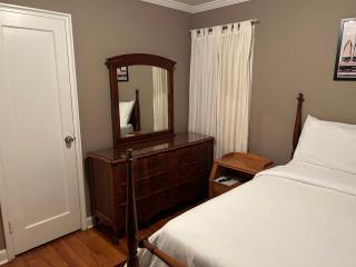 Charming 2 Bedroom One Block from UBS Arena! - 4