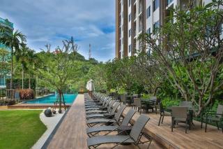 Large High Floor, Best Pool and Great Location - 3