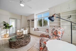 Avalon 201 - Large Beachfront unit w/ Beautiful Ocean View! - 3