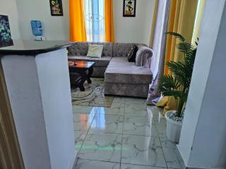 Cozy Breeze Apartment - 8