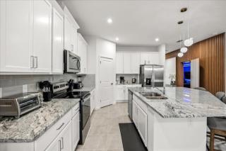 8 Bedrooms 6 Bathrooms Solara 9108Dp - 5