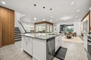 8 Bedrooms 6 Bathrooms Solara 9108Dp - 4