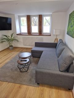 Exklusives Zimmer mit geteiltem Bad und Küche KG - 0