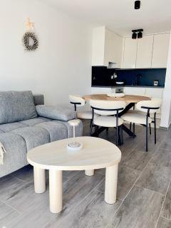 Modern 3 Bedroom Apartment with Seaview, 150m from the beach & free parking spot - 0