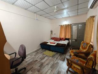 Prime Area 1 Room Budget Stay - 4