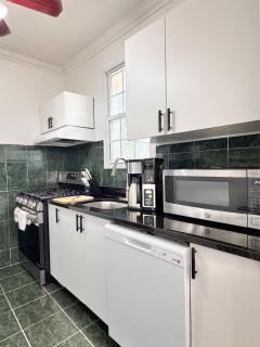 DC Getaway Cozy 4BR Oasis by Metro and Airports - 3