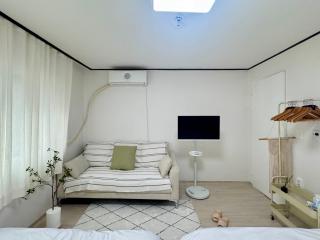 Konkuk Univ 2BR Cozy Apartment near Subway & Han-river - 4