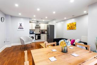 Modern 2-Bedroom Apartment with Stylish Design! - 4