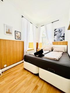 Private Rooms in Urban 10-Bedroom Retreat, 8 Minutes from Rathausplatz - 8