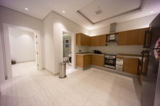 Self Entry Spacious 2 bedroom Apartment - R152 - 1