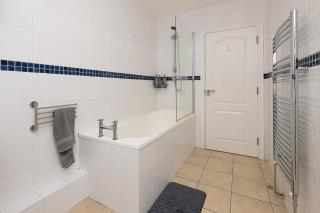 Stylish Weekend Retreat with Hot Tub, sleeps 6 - 2