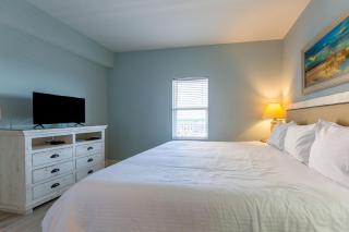 Laketown Wharf Condo beach view - 2