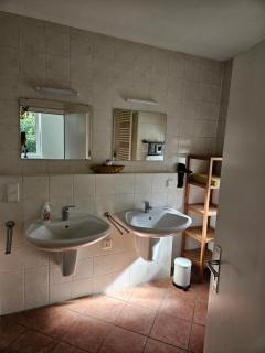 Ganze Wohnung mit Garten - 1