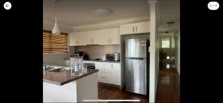 Room in a Beautiful Queenslander House - 8